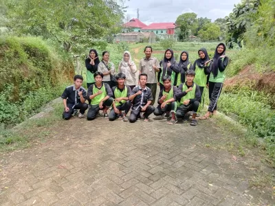 Foto Bersama dengan Pembimbing PKL  saat monitoring di Hadeprint Palangkaraya