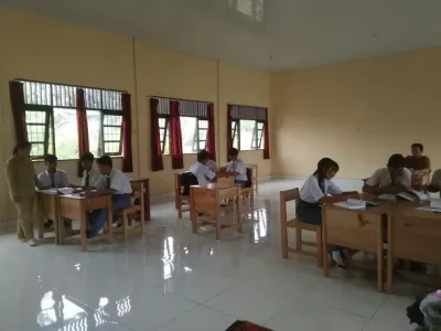 KBM dengan diskusi kelompok